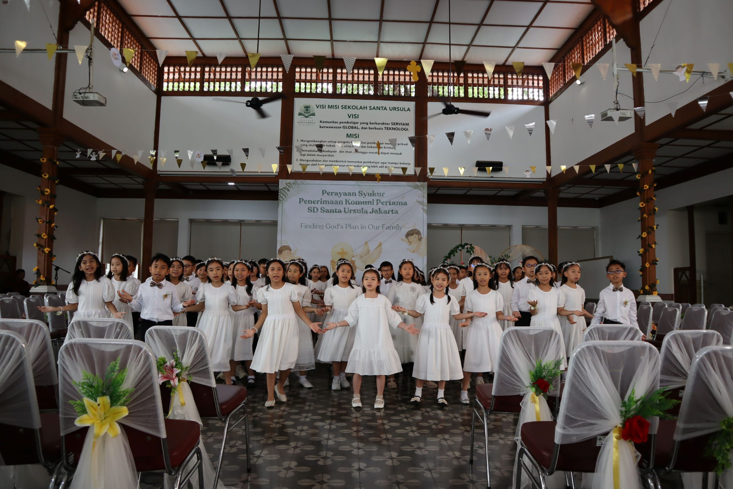 Komuni Pertama: Saat Keluarga Menyatu dalam Kasih dan Rencana Tuhan