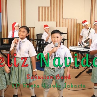 Feliz Navidad dibawakan oleh Band Kelas 5