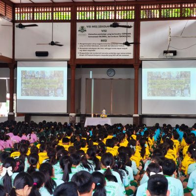 Memeriahkan Hari Pangan Sedunia dengan Menghias Makanan Tradisional