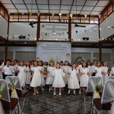 Komuni Pertama: Saat Keluarga Menyatu dalam Kasih dan Rencana Tuhan