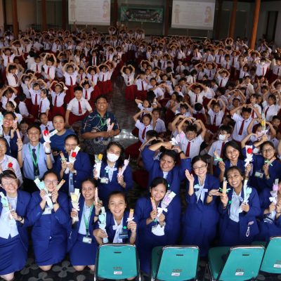 Kegiatan Hari Guru Nasional: Siswa Beri Kejutan kepada Guru